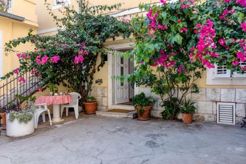 Hostal Victoria Apartments