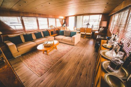 Motor Yacht Boatel