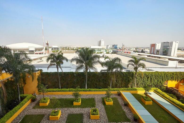 Hotel Courtyard Leon At The Poliforum