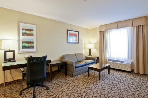 Holiday Inn Express Hotel & Suites Fort Saskatchewan