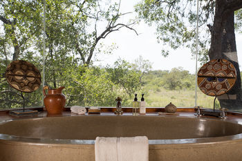 Lukimbi Safari Lodge