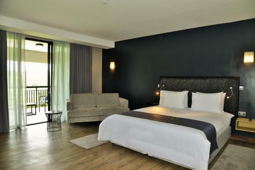Epic Hotel & Suites