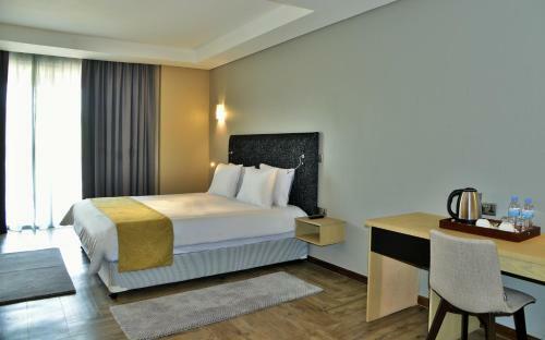 Epic Hotel & Suites