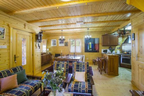 Ricky Chalet Near Troodos