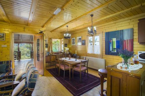Ricky Chalet Near Troodos