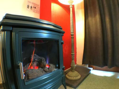 Lovely Bungalow In Waulsort With Swimming Pool