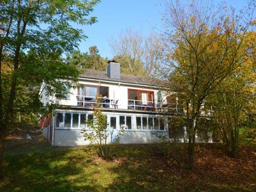 Lovely Bungalow In Waulsort With Swimming Pool