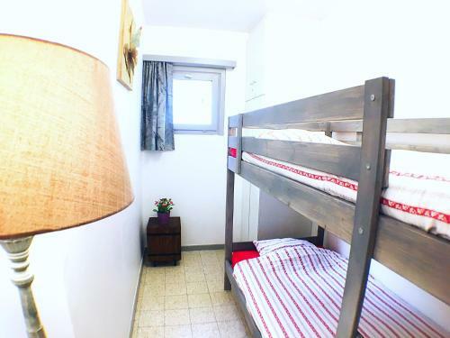 Lovely Bungalow In Waulsort With Swimming Pool