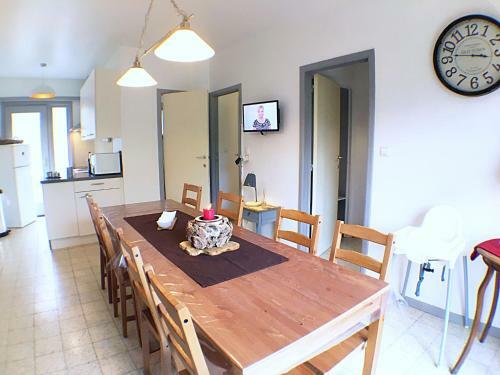 Lovely Bungalow In Waulsort With Swimming Pool