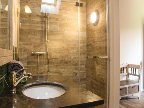 Nine-bedroom Holiday Home In Borgloon