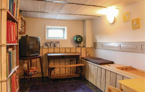 Nine-bedroom Holiday Home In Borgloon