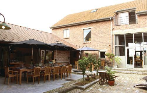 Nine-bedroom Holiday Home In Borgloon