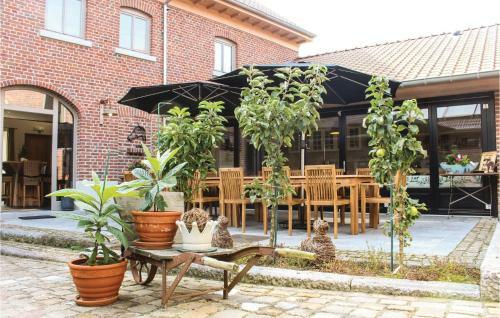 Nine-bedroom Holiday Home In Borgloon
