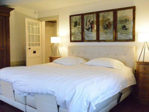 Cozy Holiday Home In Bievre With Pond