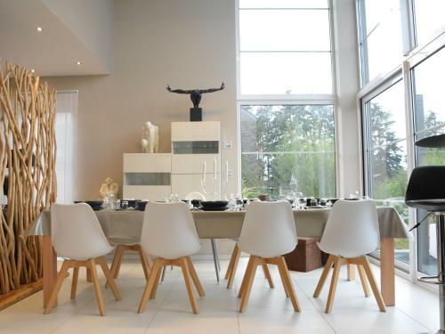 Luxurious Villa In Beauraing With Garden