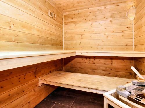 Luxurious Chalet In Septon With Jacuzzi