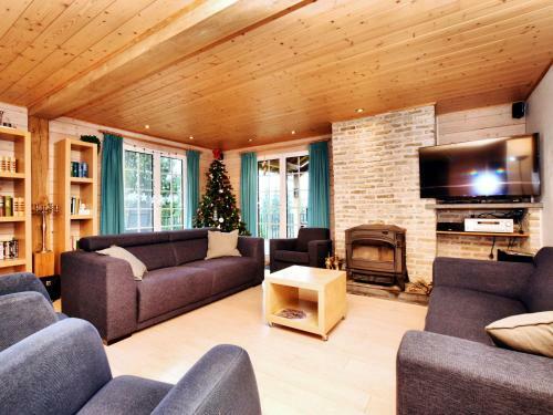 Luxurious Chalet In Septon With Jacuzzi