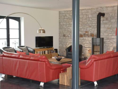 Cozy Farmhouse In Gesves With Covered Terrace