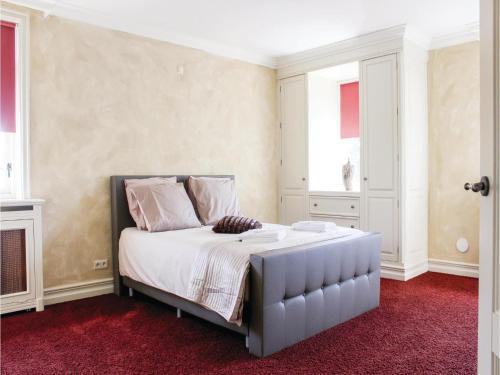 Four-bedroom Holiday Home In Neerpelt