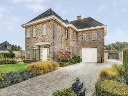 Four-bedroom Holiday Home In Neerpelt