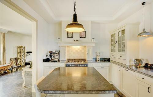 Four-bedroom Holiday Home In Neerpelt