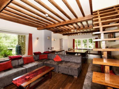 Vintage Holiday Home With Barbecue In Rendeux