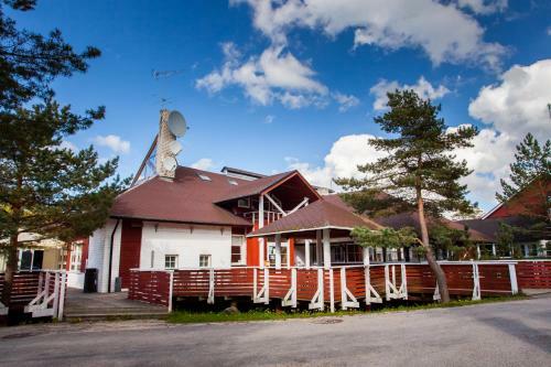 Roosta Holiday Village