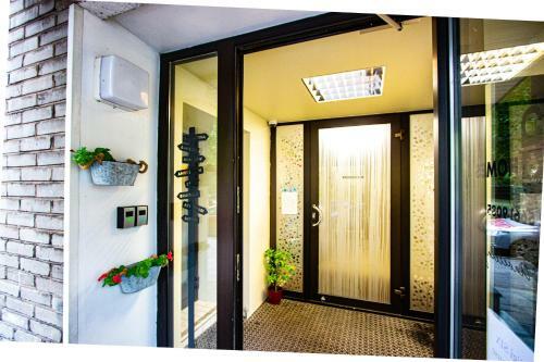 Hostal Tiigi Six Guesthouse