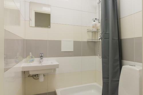 Hostal Tiigi Six Guesthouse