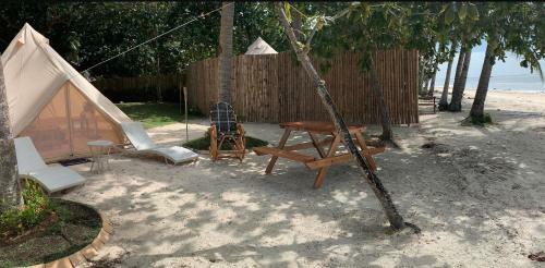 Glamping Siquijor By The Beach