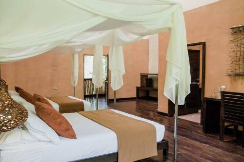 Lodge Tambopata Research Center
