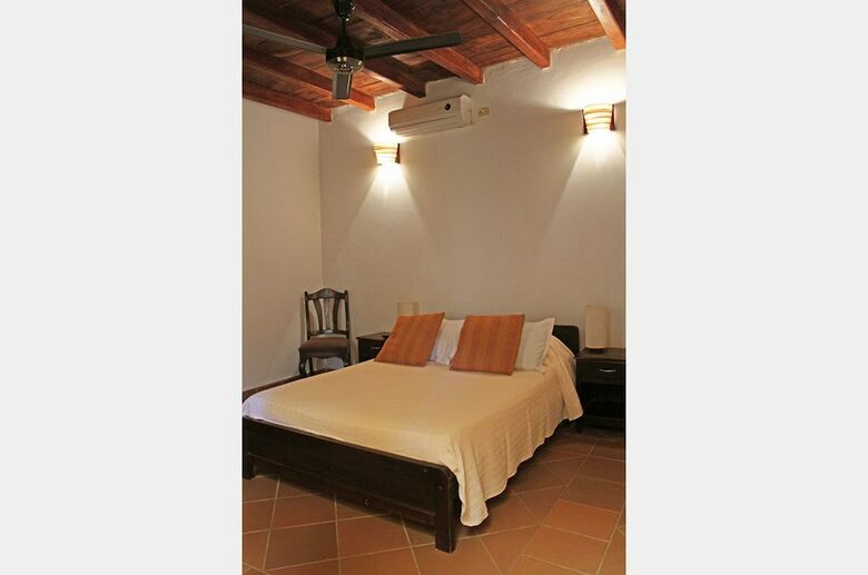 Hotel La Casa Amarilla