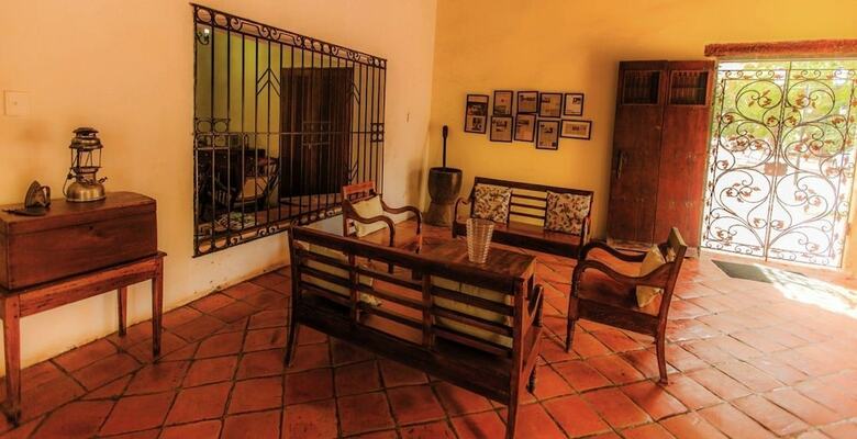 Hotel La Casa Amarilla