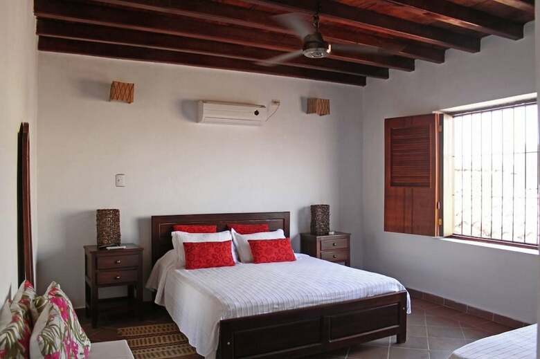 Hotel La Casa Amarilla