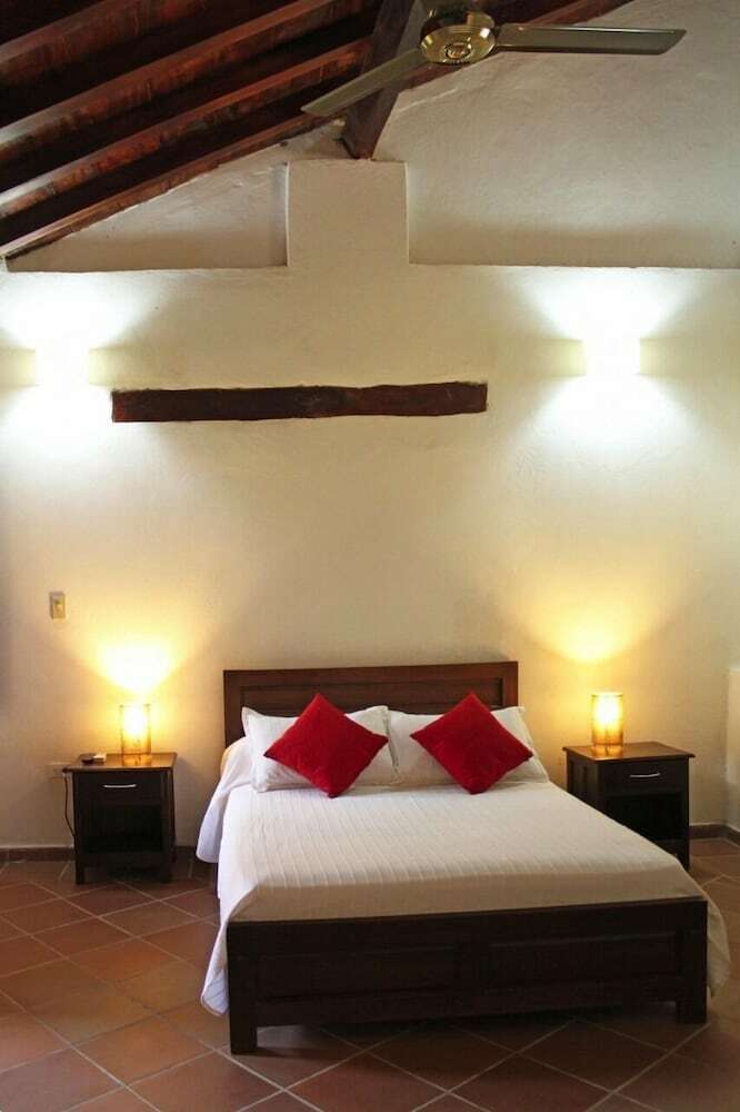 Hotel La Casa Amarilla
