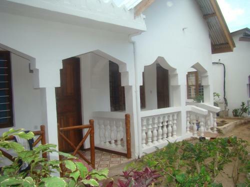 Bed & Breakfast Yellow Beach Bungalow