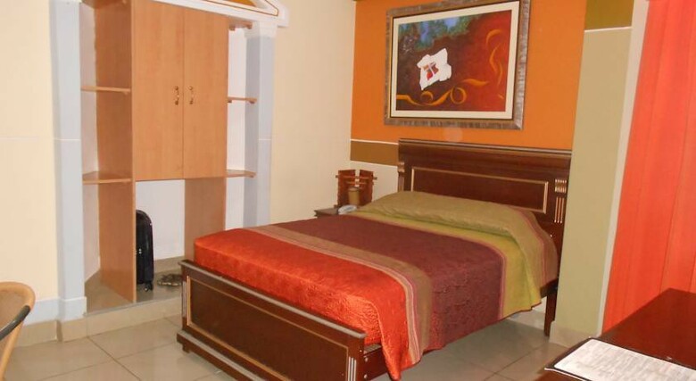Rizzo Plaza Hotel