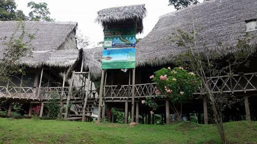 Hostal Lodge Jungle Wolf Expeditions