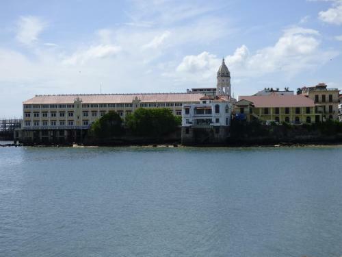 Apartamento Casco Viejo Direct Ocean Front 22-02