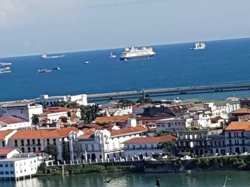 Apartamento Casco Viejo Direct Ocean Front 22-02