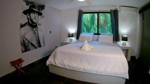 Hotel Show Pony Beach Resort And Suites