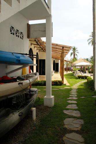 Hotel Show Pony Beach Resort And Suites