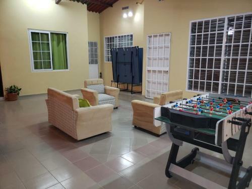 Hostal La Saloma Airport Lodge