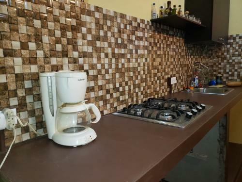 Hostal La Saloma Airport Lodge