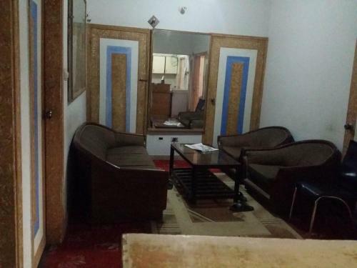 Hostal Rehaish Inn Model Colony