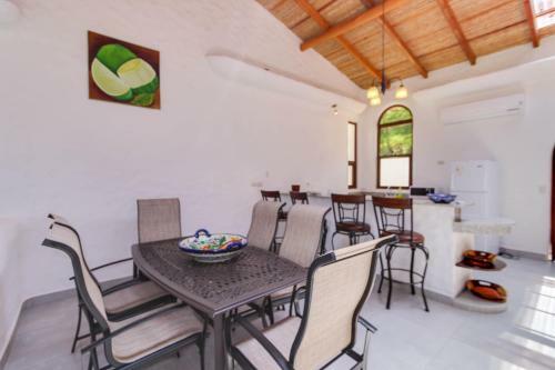 Pelican Eyes: Villa Coral II