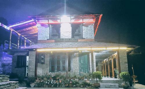 Hotel Dhampus Holiday Home