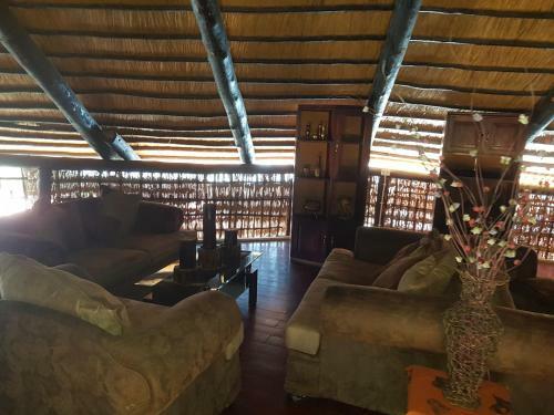 Oshandira Lodge