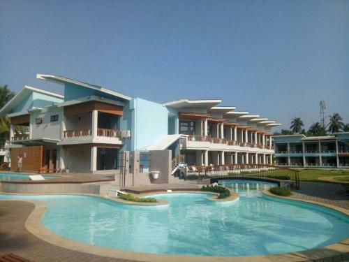 Hotel Azura Beach Resort