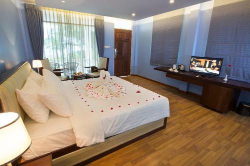 Hotel Azura Beach Resort
